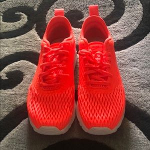 Neon Orange Nike’s